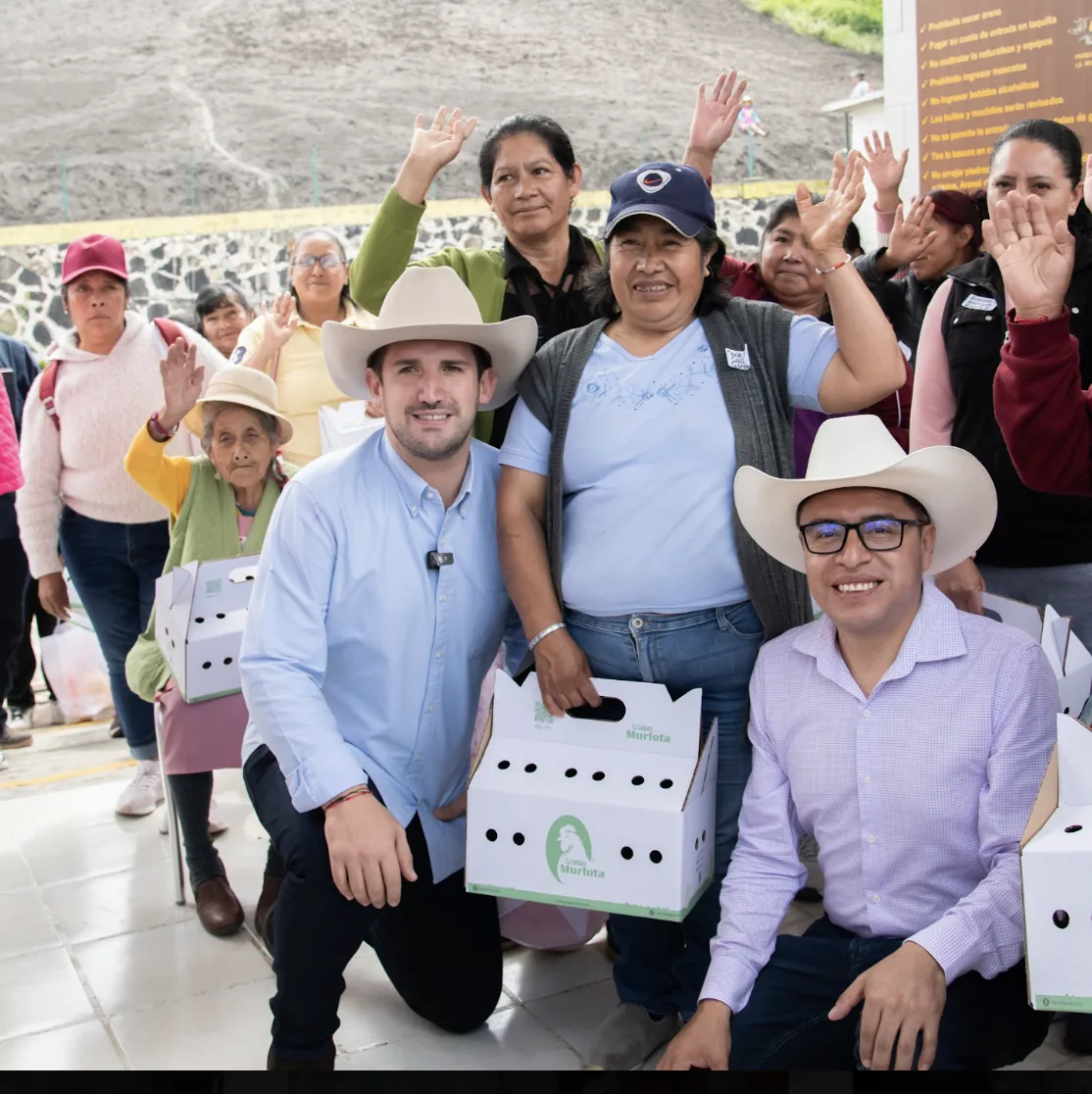 Entrega del programa Mujeres Produciendo con Huevos
